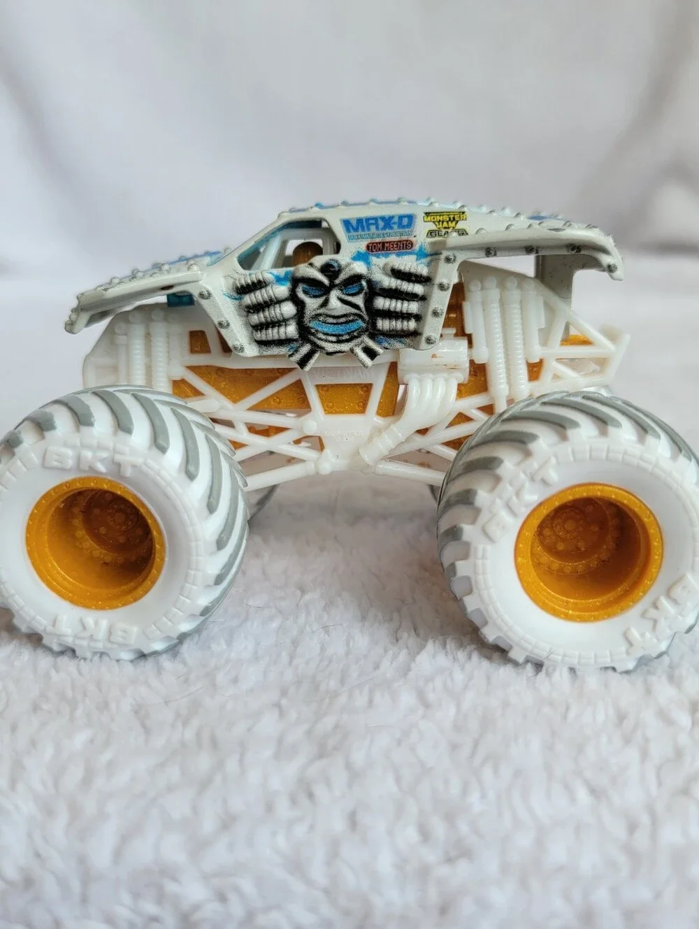 Monster Jam Gears & Galaxies Max-D Ice 1:64 Die-Cast Truck Spin Master-2021